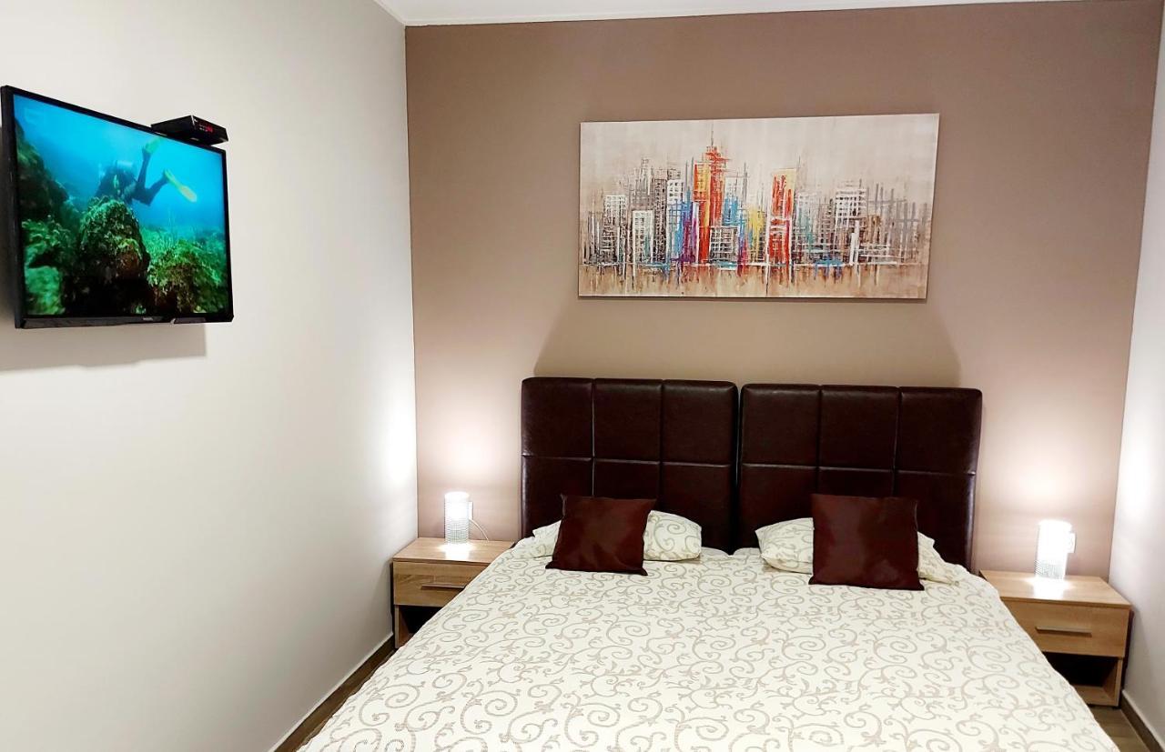 Centar Lux 2 Hostel Zrenjanin Buitenkant foto