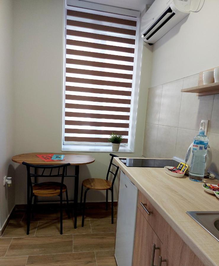 Centar Lux 2 Hostel Zrenjanin Buitenkant foto