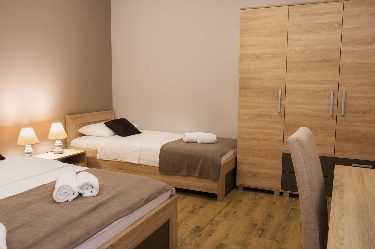 Centar Lux 2 Hostel Zrenjanin Buitenkant foto